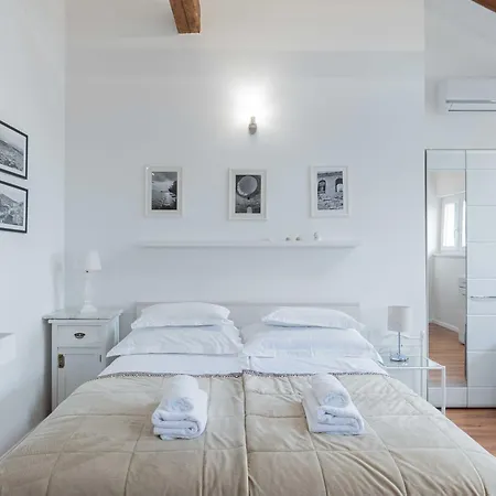 Apartment The Charm Split Exterior foto