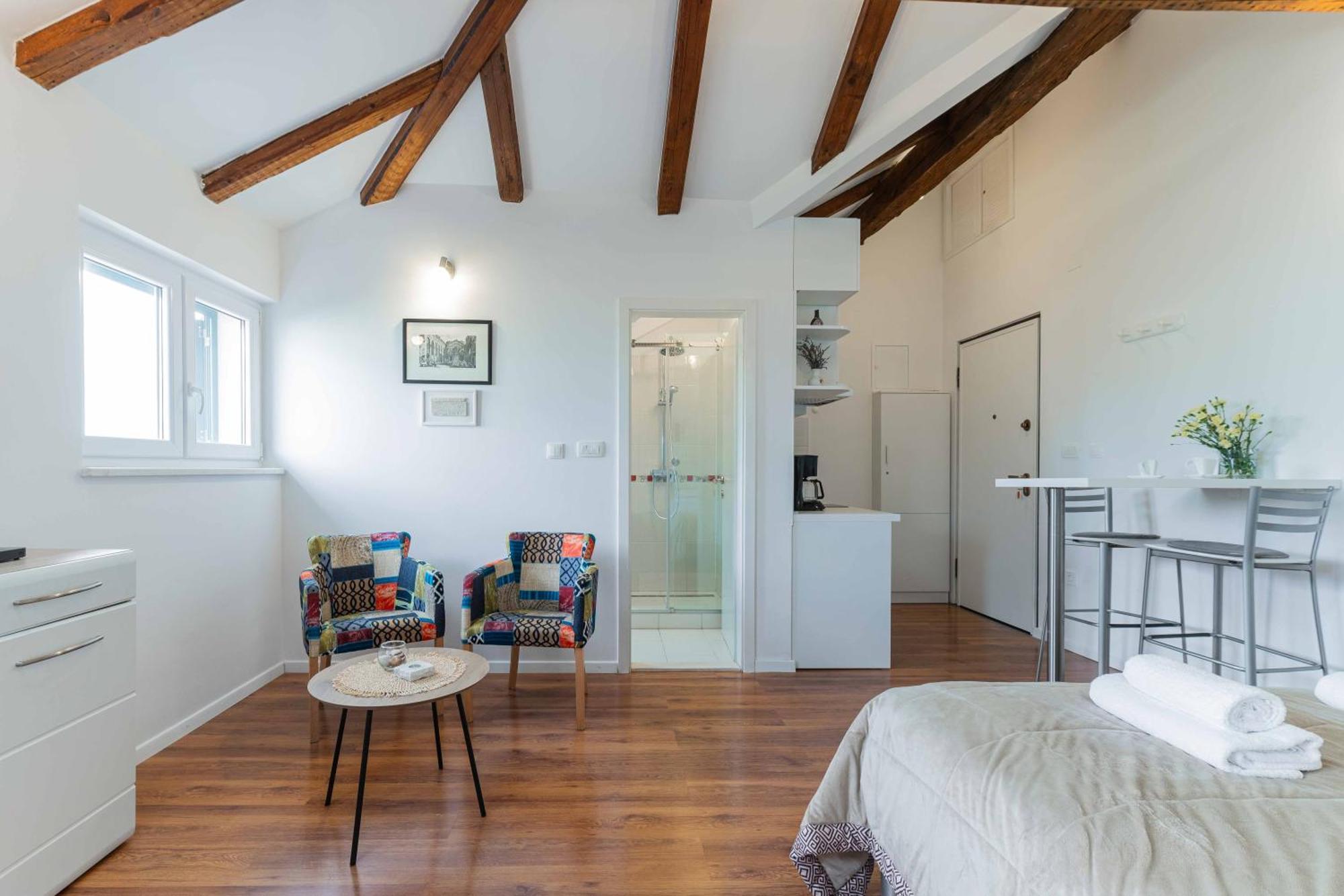 Apartament The Charm